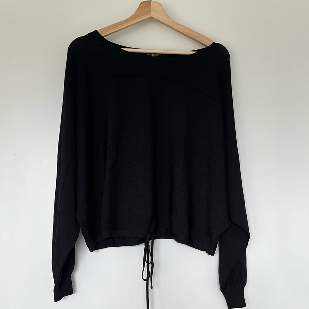 Black knit top by Infinitif Paris